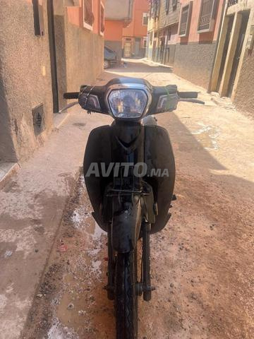 Moto à vendre, encore propre, bienvenue