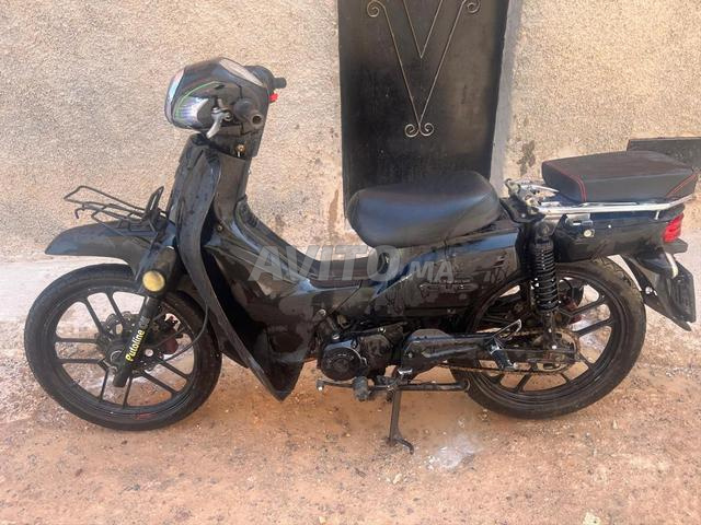 Moto à vendre, encore propre, bienvenue - 2