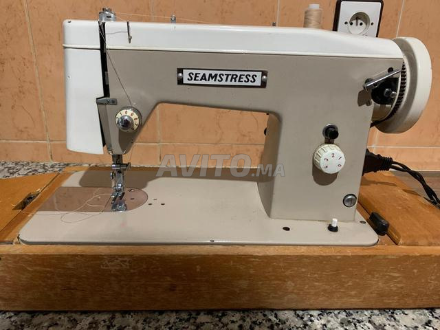 Machine à coudre SEAMSTRESS - 2