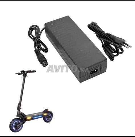 Chargeur trottinette électrique 54.6 V 2A