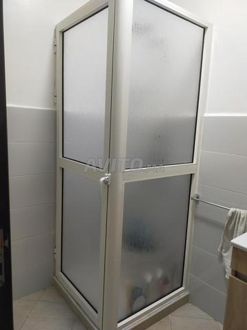 Coin de douche en aluminium bon état.