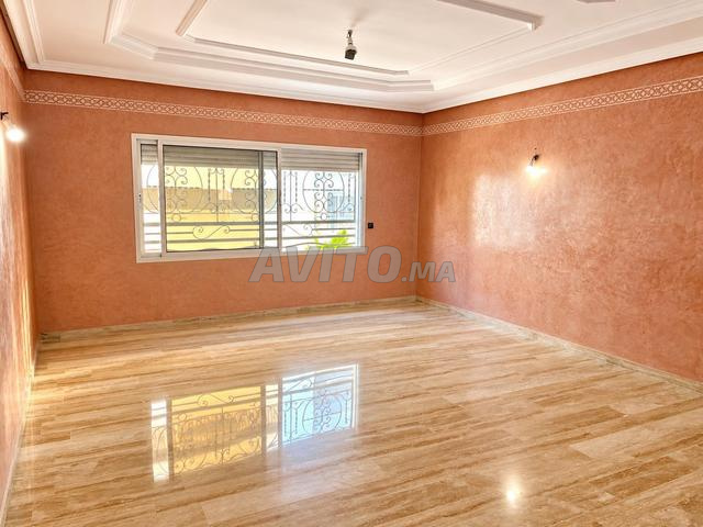 Appartement vide à louer à 2 Mars - 2