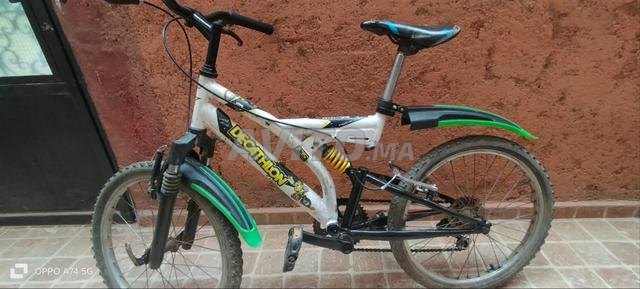 Vélos avec amortisseurs avant et arrière très bon état