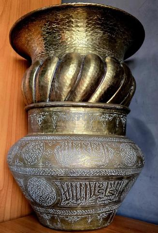 2 Cache-pot ou un vase anciens en laiton - 2