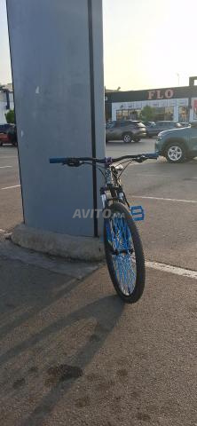 Vélo Btwin noir et full prépa en bleu - 2