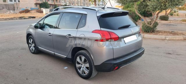 Voiture Peugeot 2008 - 2