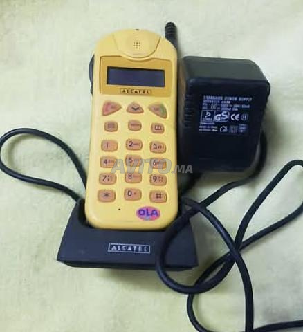 Recherche le même téléphone que sur la photo - 2