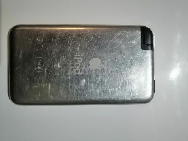 iPhone d'occasion à vendre avec problème de code, pour ceux qui veulent le réparer. - 2