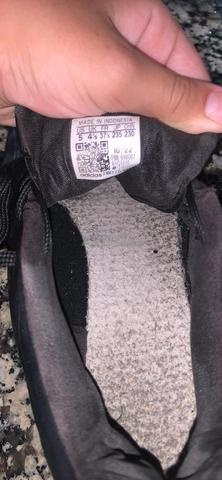 Chaussures de sport taille 39, état neuf - 2