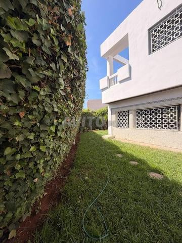 AIN DIAB – VILLA RÉNOVÉE AVEC PISCINE À LOUER
