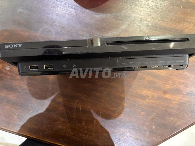 PS3 neuve en bon état avec beaucoup d'accessoires - 2