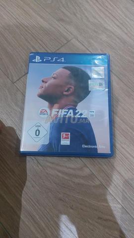 PS4 SLIM AVEC 2 JEUX ET UNE MANETTE - 2