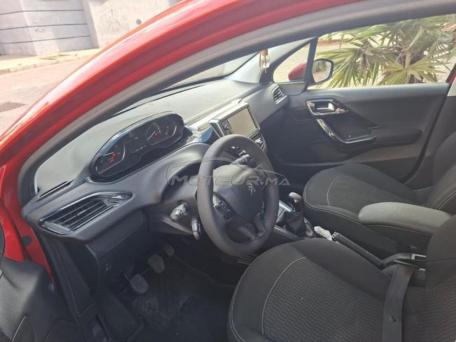 Peugeot 208. diesel.1er main.2018