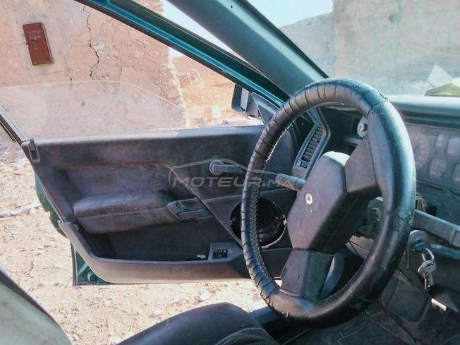 سيارة من نوع رنو 21 طويلة 