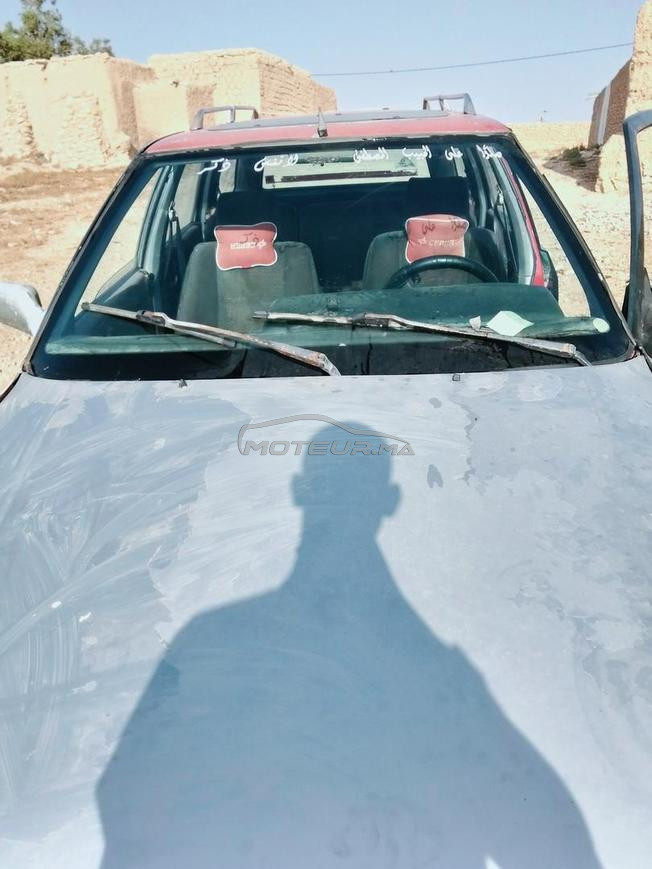 سيارة من نوع رنو 21 طويلة 