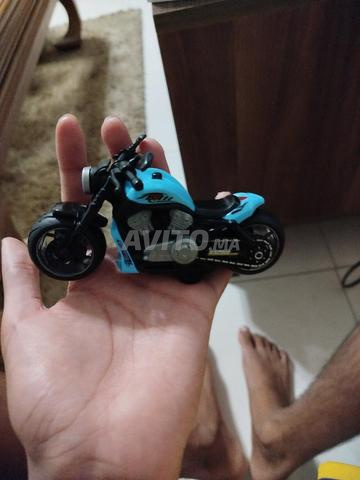 Moto jouet. Bonne qualité. - 2