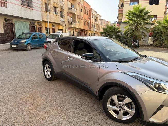 Toyota C-HR essence hybride 