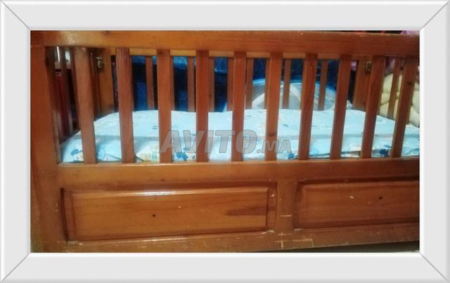 Lit bébé en bois à vendre en bon état - 2