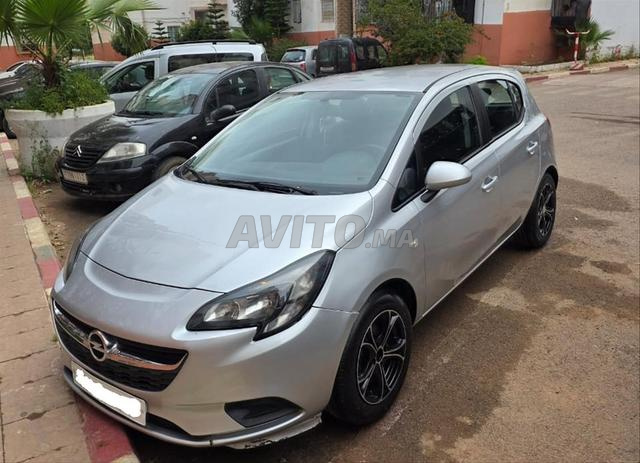 Opel Corsa Essence Manuelle 2016 à Casablanca