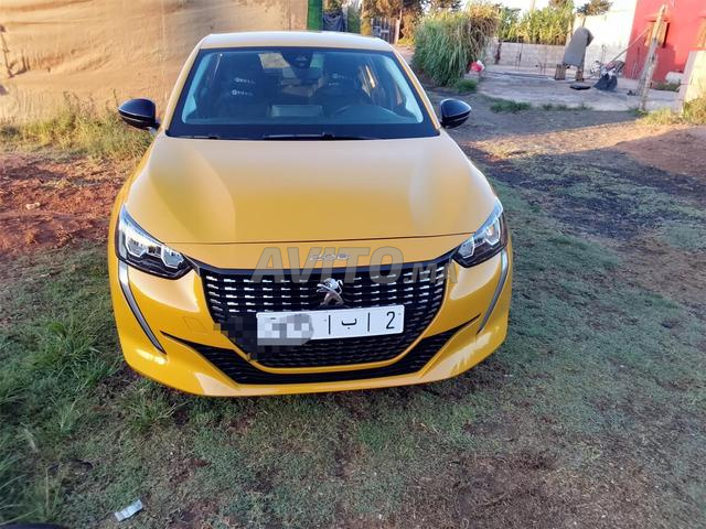 Peugeot 208 encore neuve