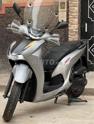 Scooter SH350i modèle 2023 Douane 2026 Moteur propre 10/10 - 2