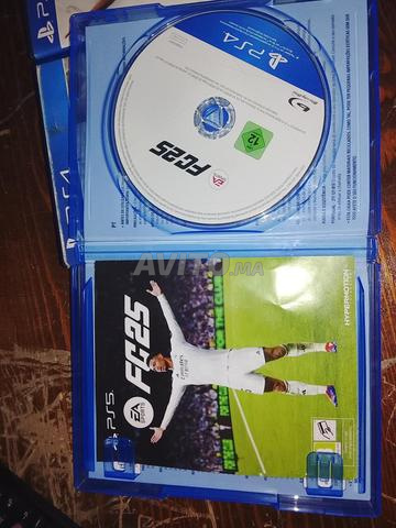 PS4 Slim avec une manette originale - 2