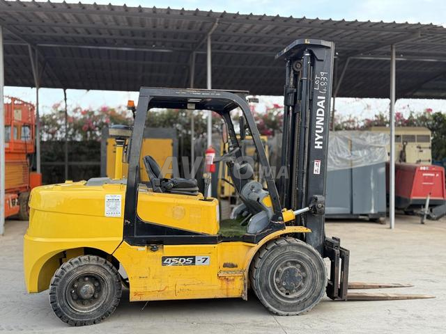 CHARIOT ÉLÉVATEUR HYUNDAI 4.5 Tonnes - 2