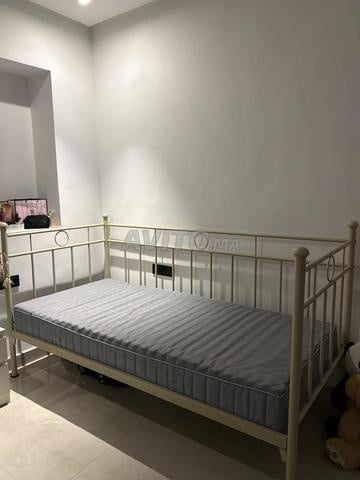Lit avec Matelas IKEA - 2