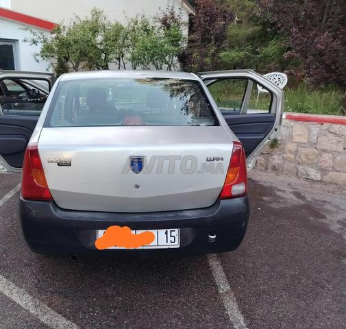 Dacia Logan essence modèle 2005