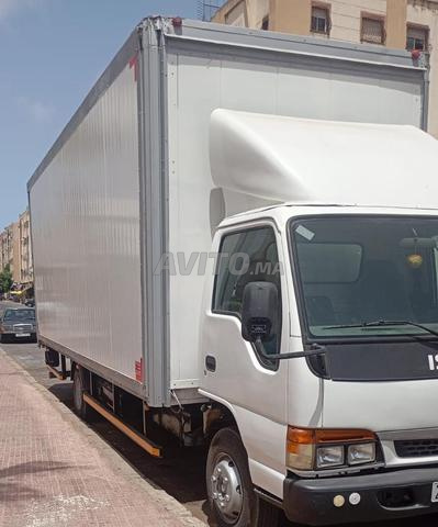 Isuzu modèle 2004 8T - 2