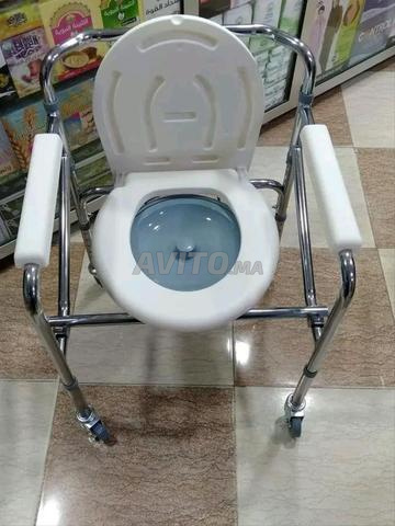 Chaise de toilette inox actuellement disponible - 2
