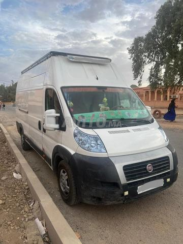 Voiture pour le travail en excellent état
