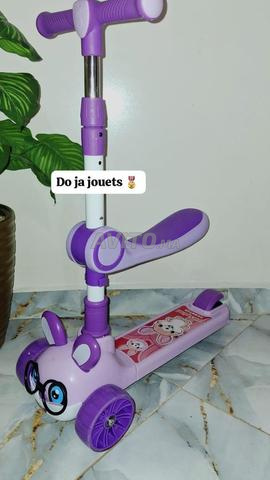 Trottinette enfant ludique et colorée