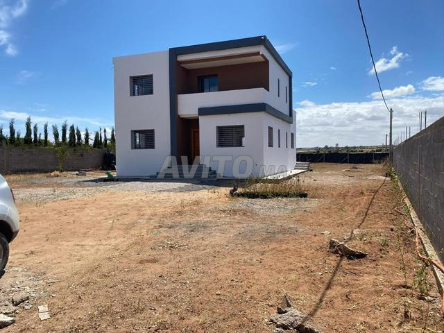 Villa de 1900m² à vendre dans la région de Sidi Rahal - 2