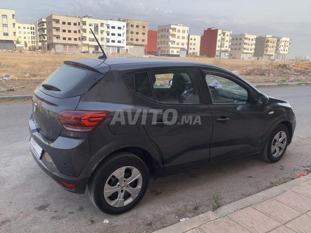 Voiture Dacia Sandero semi-automatique modèle 2022 - 2