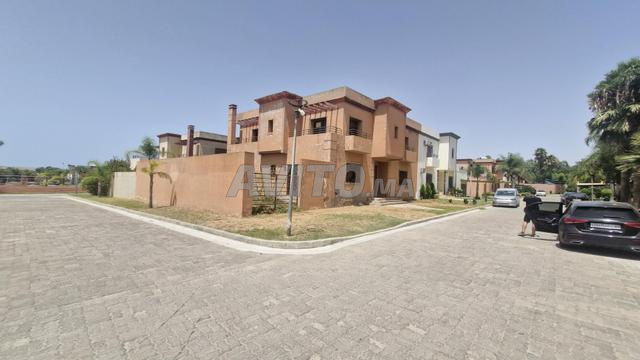 Vente villa semi-finie à Gardin Cité de 402 m² - 2