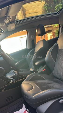 Voiture Peugeot 2008 - 2