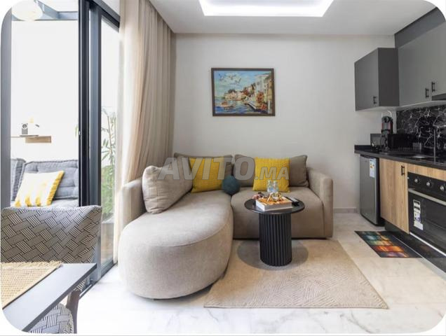 ✨ Studio Moderne avec Projecteur Netflix - 2
