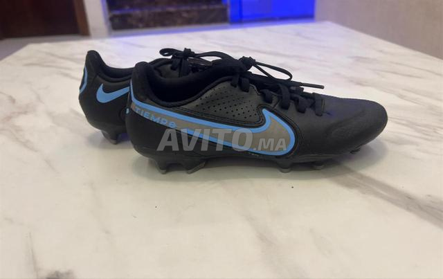 Crampons Nike Tiempo noirs et bleus - 2