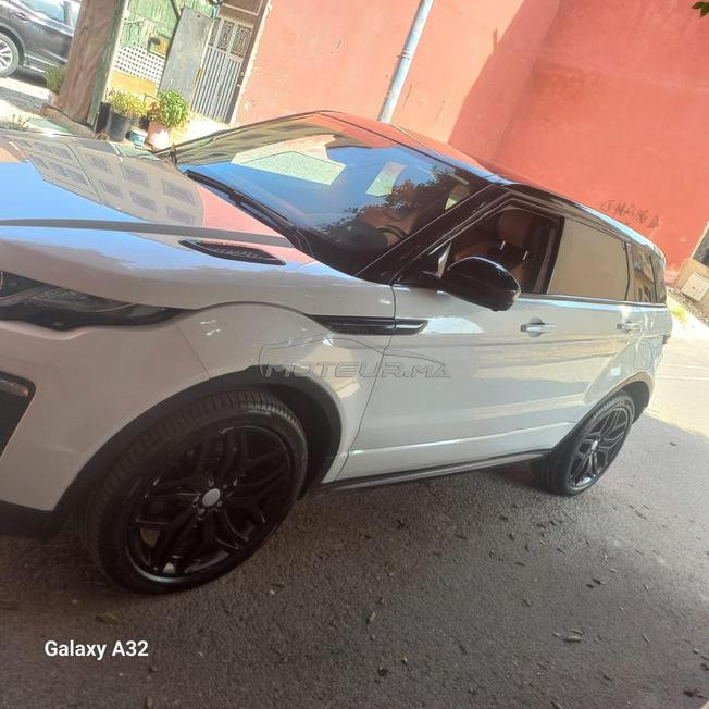 land-Rover évoque