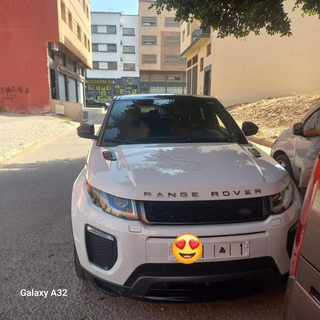 land-Rover évoque