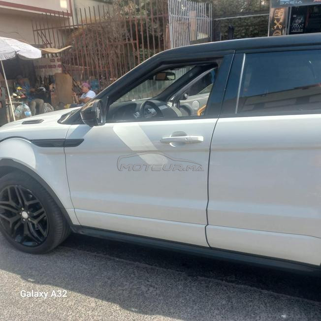 land-Rover évoque