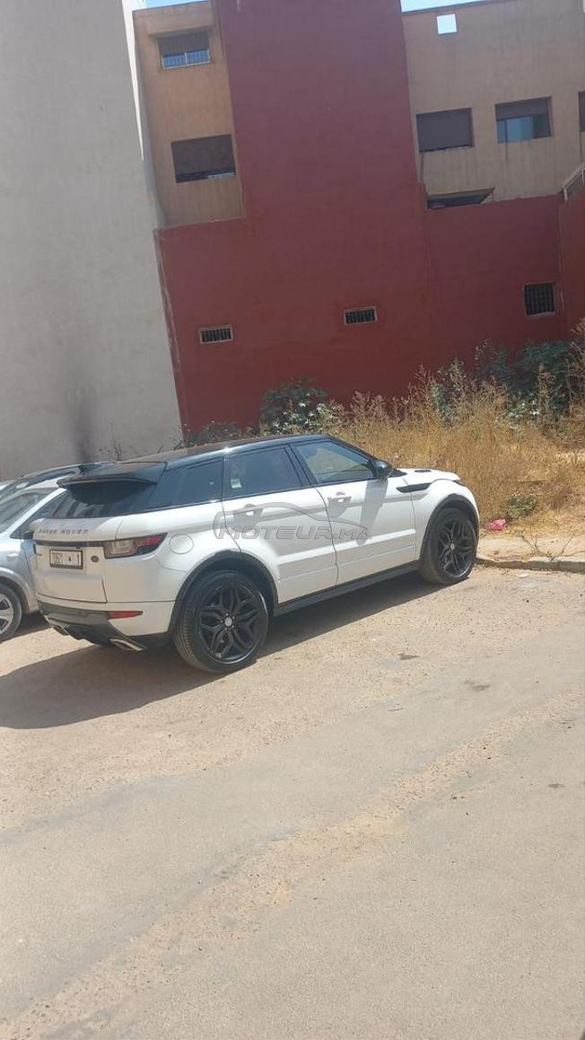 land-Rover évoque