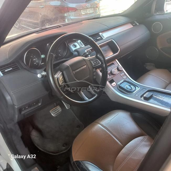 land-Rover évoque
