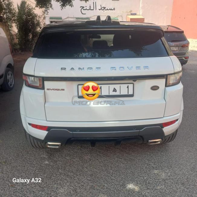 land-Rover évoque
