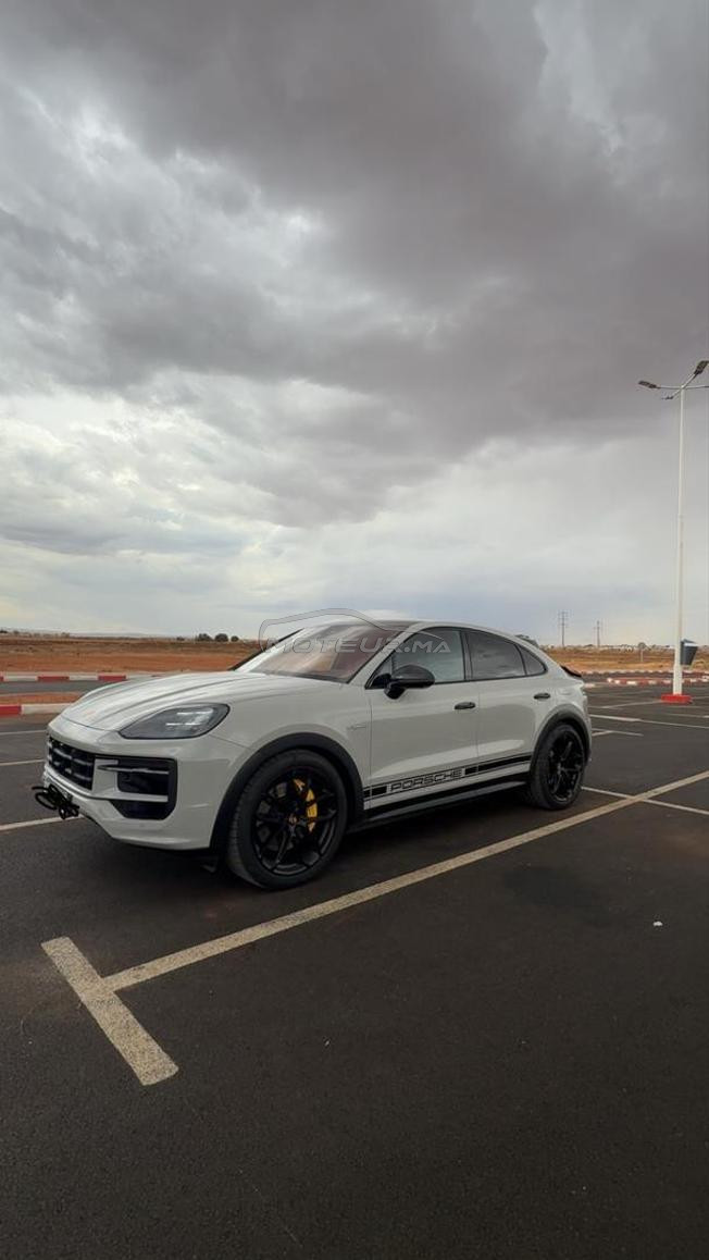 Porsche Cayenne coupe hybride commande speciale 