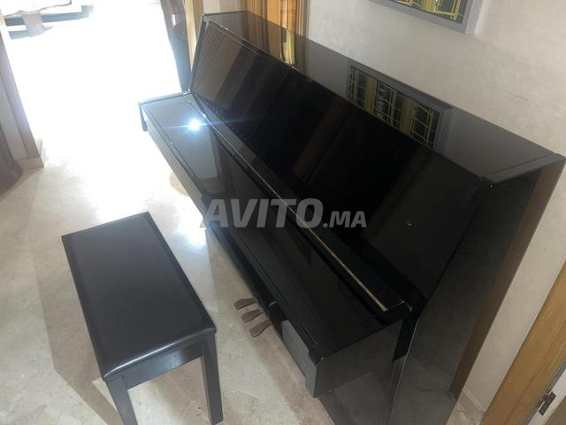 بيانو Yamaha (JU109 PE) قائم للبيع - 2