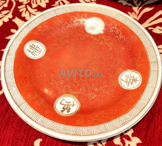 SERVICE DE 26 ASSIETTES VINTAGE EN PORCELAINE - 2