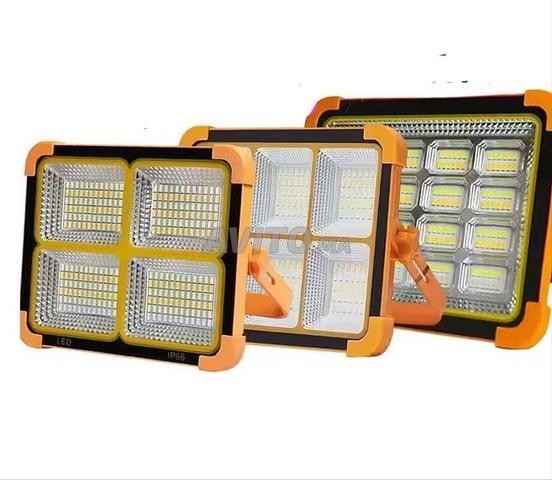 Projecteur portable alimenté par énergie solaire - 2