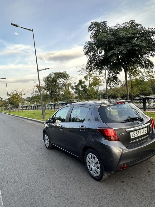     Toyota Yaris Hybrid – Très bon état 